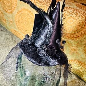 ⭐️ Black Mini Witch Hat on headband with Feathers and Veil New